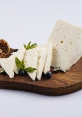KİRMASTİ TAM YAĞLI OLGUNLAŞTIRILMIŞ KLASİK BEYAZ PEYNİR 3 DİLİM 500 GR