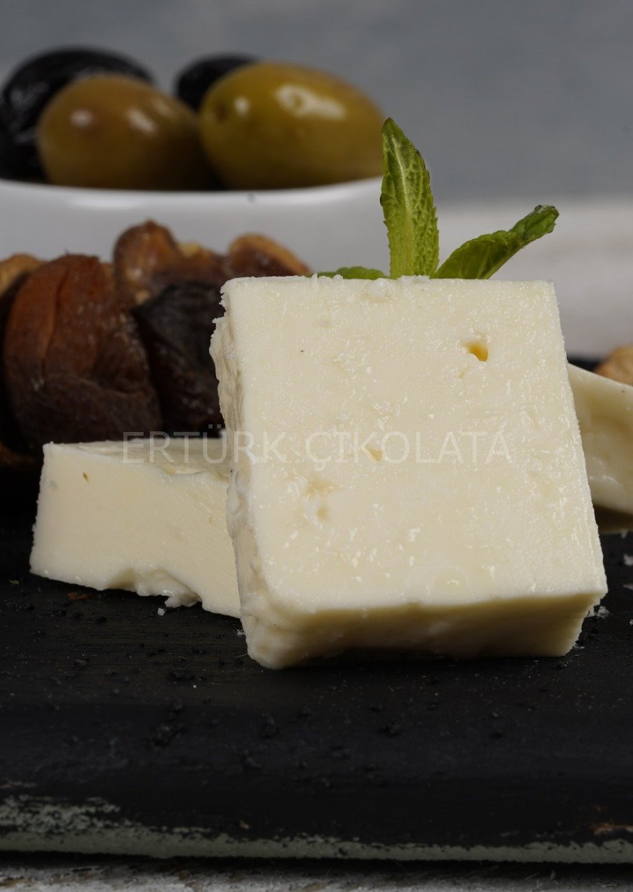 KİRMASTİ TAM YAĞLI OLGUNLAŞTIRILMIŞ KLASİK BEYAZ PEYNİR 500 GR